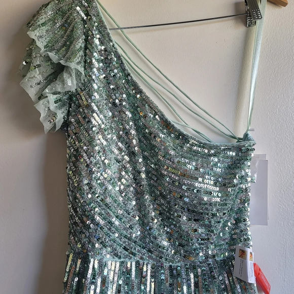 Mac Duggal, Sequined One Shoulder Flutter Sleeve Gown, Pistachio, Size 10,‎ NWT - Picture 8 of 14